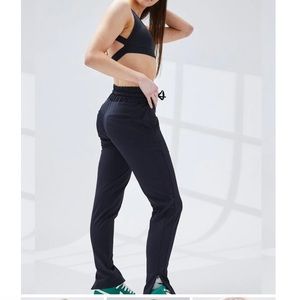 Jo and Jax light speed jogger….elastic waist with drawstring, youth large